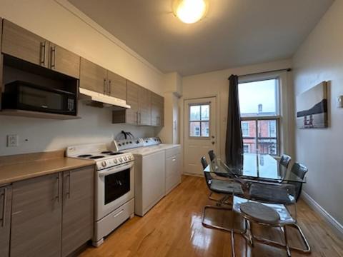 FULL KITCHEN 9min from DTOWN Room B