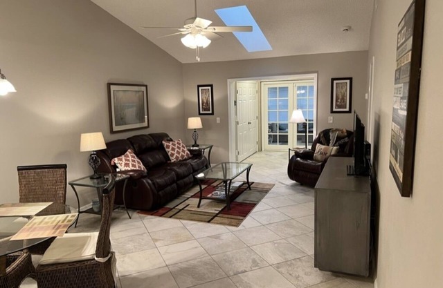 Fully appointed, Walk To Bay And Park, Pet Friendly