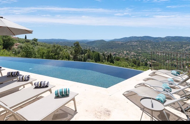 Fully booked all summer. Provence is often at its best in the autumn. Book now!