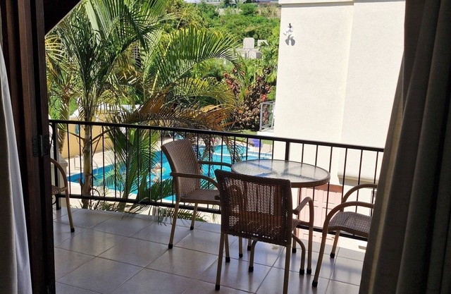 Fully equipped 1-bedroom apartment, South Coast with pool, max 2 guests