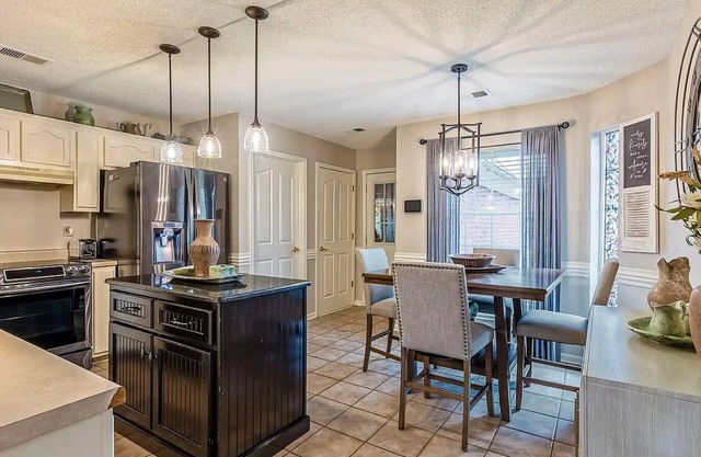 FULLY FURNISHED Charming 3-bedroom house in Southaven with AC, WiFi, Fenced Yard