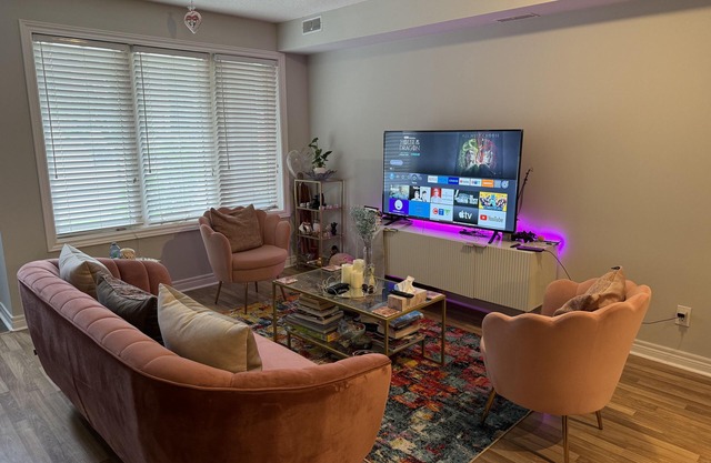 Fully Furnished Gorgeous 2 Bedroom 2 Bathroom Townhouse in Hyde Park Leaside