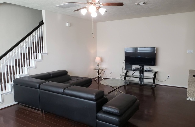 Fully Furnished Luxury Townhome in Copperfield Area, West Houston