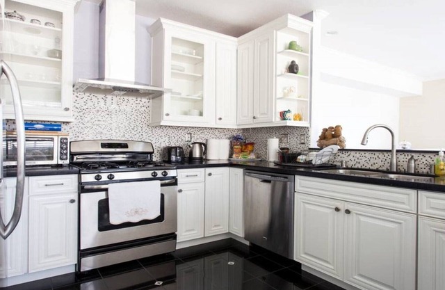 FULLY Furnished- Modern Town House Next To Library