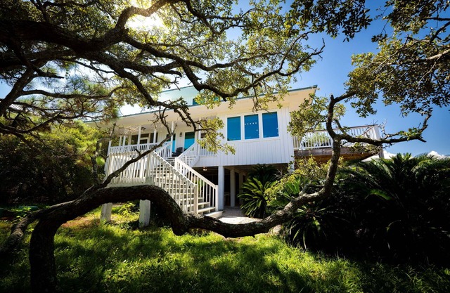 Fully Renovated House w/Private Pool In Prime Plantation Location
