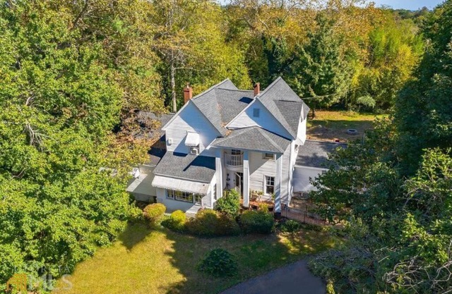 Fully Restored Country Manor