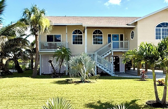 Fully Updated/Luxury Beach House w/Master Suite-Close to beach!