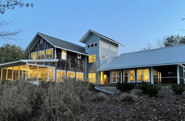 FUN, Family Hangout @ Lake Hickory - Great for Retreats!