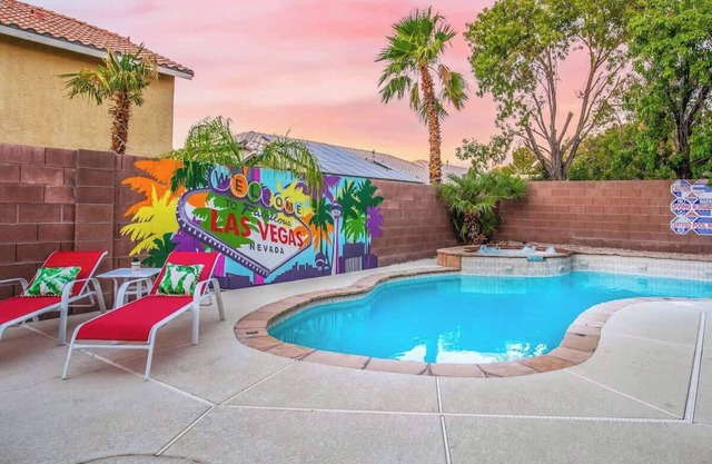 Fun in the Sun - Luxury 4BR Vegas Home w Pool!