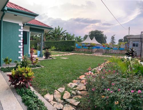 Fun-Ville Vacation Home, 4 bedrooms - Entire Home