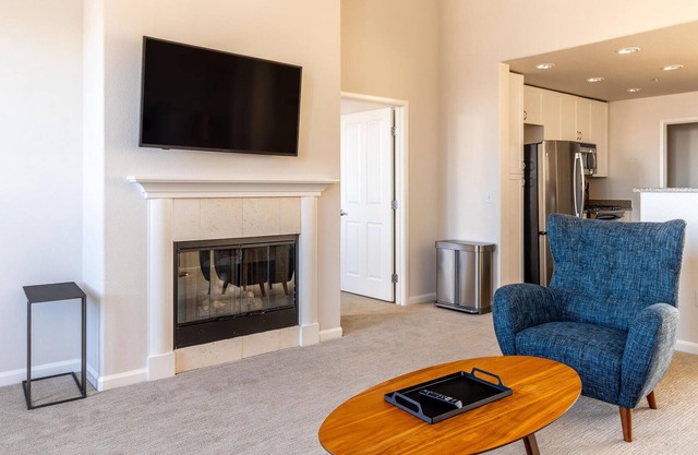 Furnished 2BR Apartment in Foster City w/ Pool