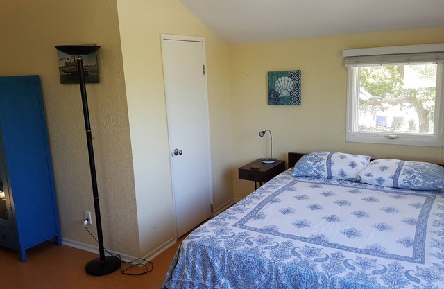 Furnished Bright Quiet Studio Flat In Mission Hills (SD)
