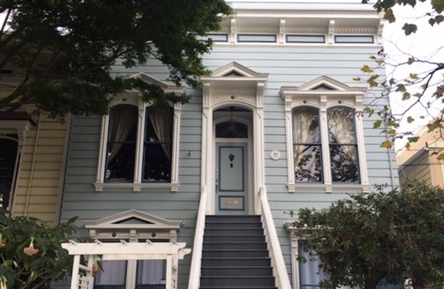 Furnished flat in 19th-century Victorian