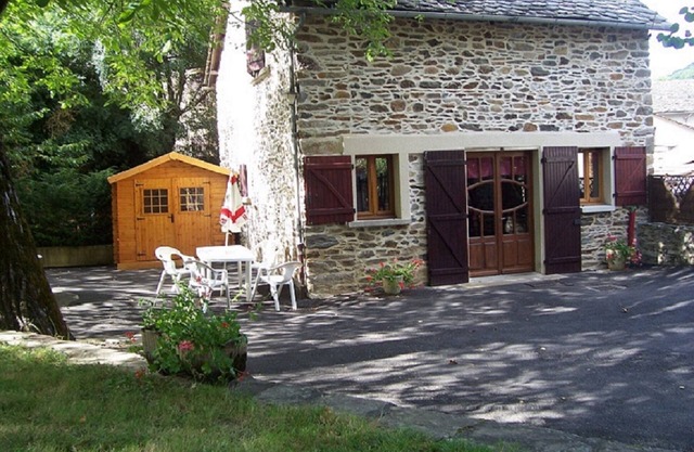 Furnished gite rental near Naucelle between RODEZ and ALBI