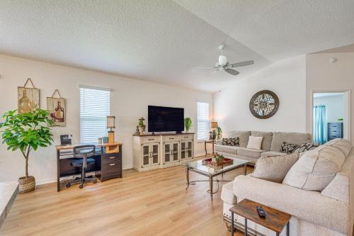Furnished Lanai and Golf Cart The Villages Home!
