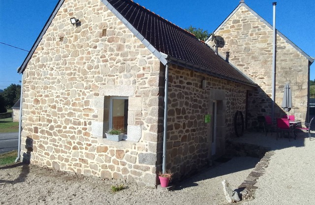 Gîte 4 Personnes en Centre Bretagne, Avec Piscine Extérieure Chauffée et spa