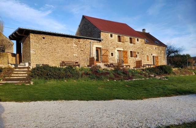 Gîte au Bois des Riots Tameron MONTILLOT YONNE 89 BOURGOGNE near Vézelay