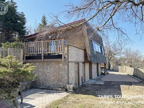Gîte chaleureux avec cheminée au Bessat, idéal pour 6/8 personnes - FR-1-496-350