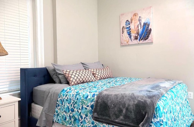 G5 KING BED central location museums FREE PARKING