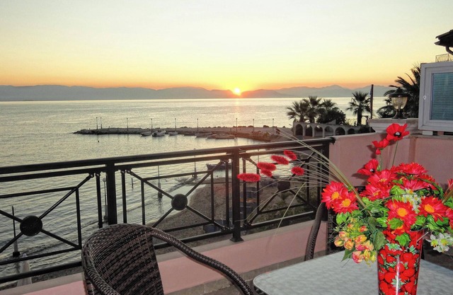 Galini Sea Apartment 5 at the Beach with Wi-Fi, A/C & Garden