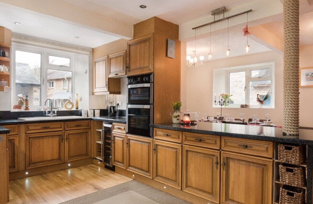 Galmpton Farmhouse - Four Bedroom House, Sleeps 8