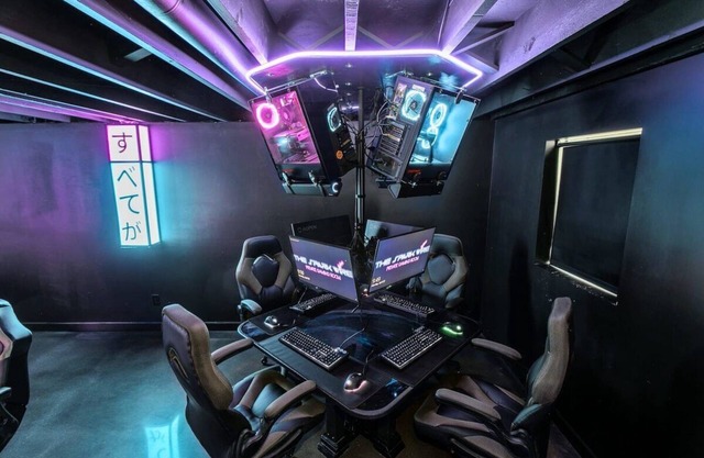 Gaming Suite Groups Sleeps 10 Near Airport
