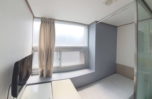 Gangnam, 2min Subway Apgujeong ,FemaleOnly, Private Room & Bath, PlasticSurgery