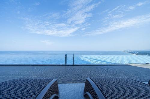 Gangneung Chonpines Ocean Suites Hotel