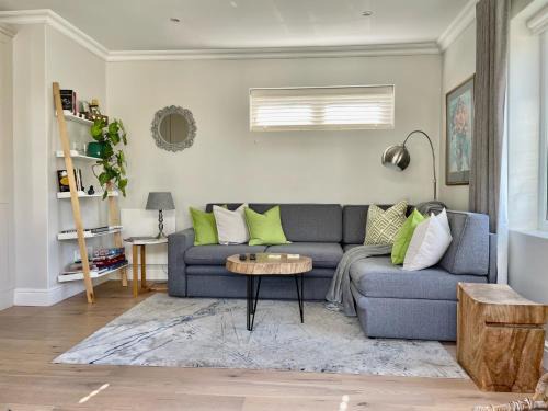 Garden Cottage - Leafy Constantia Guest House