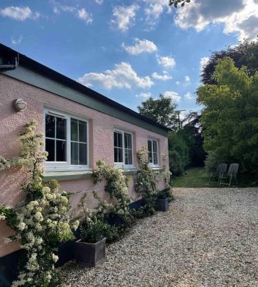 Garden cottage near River Exe