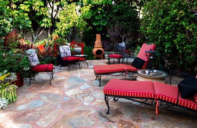 Garden Hide-Away - Great Location!