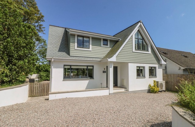 GARDEN HOUSE, pet friendly, country holiday cottage in Gorran Haven
