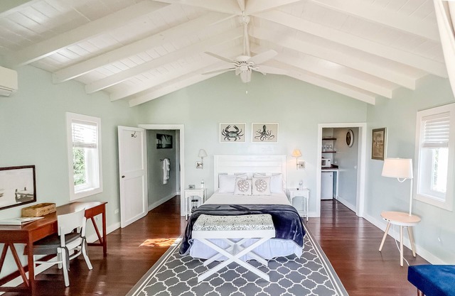Garden View Cottage, North Eleuthera, Driftwood Seaweed Cottage #1