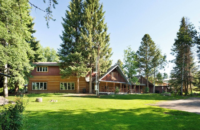 Gardiner Getaway: your cozy cabin near Yellowstone National Park! [Unit 2]