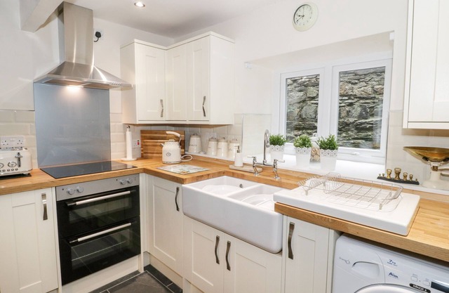 GARREG LWYD, family friendly, country holiday cottage in Tanygrisiau
