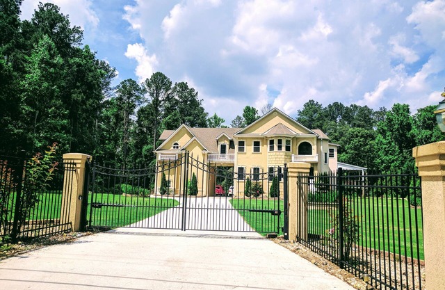 Gated 5BR/4.5BA House - Internet and Grill