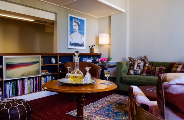 Gaynor Clayton Apartment