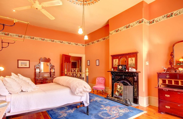 George Lowe Esquire Apartment - Buxton Manor
