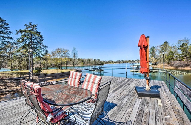 Georgia Getaway w/2-Story Dock By Lake Hartwell