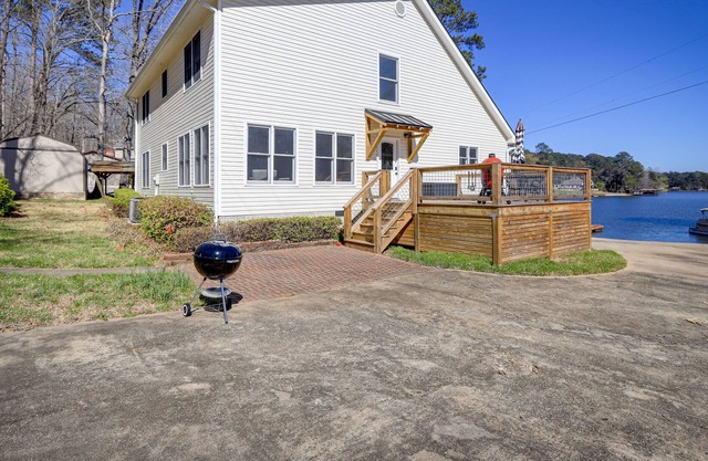 Georgia Vacation Rental on Jackson Lake w/ Dock