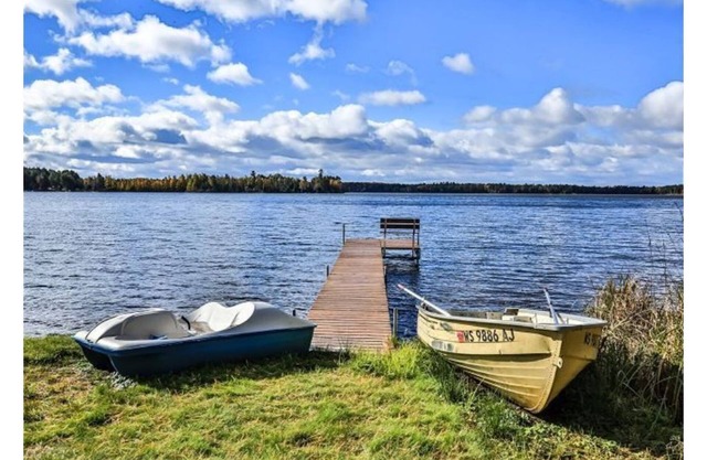 Get Lost on Lost Lake in this cozy 3 bdrm home w/firepit and dock.
