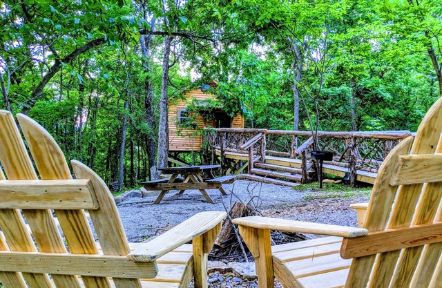 Getaway 9 - Private Mountain Side Treehouse With a View