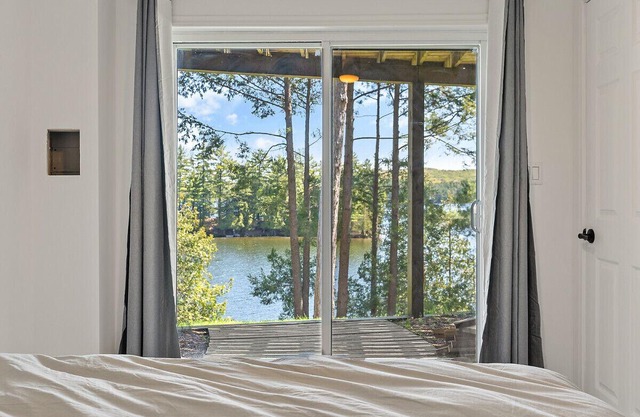 Getaway Cottage LAKE FRONT Muskoka Room Kayaks!