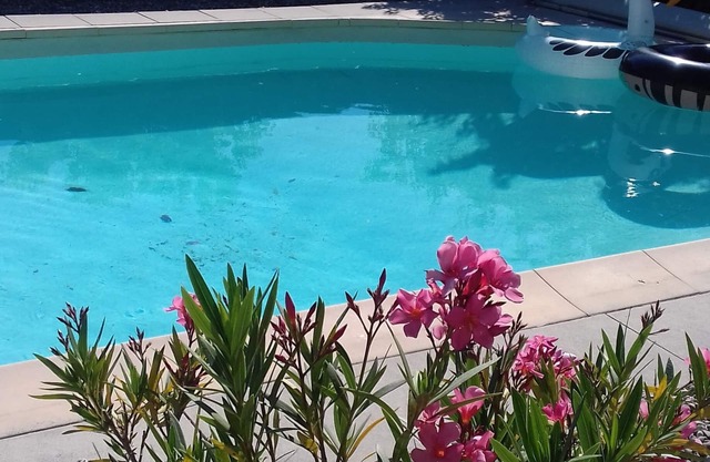 Gîte du Cayras, in southern Ardèche, quiet location, with swimming pool and private terrace