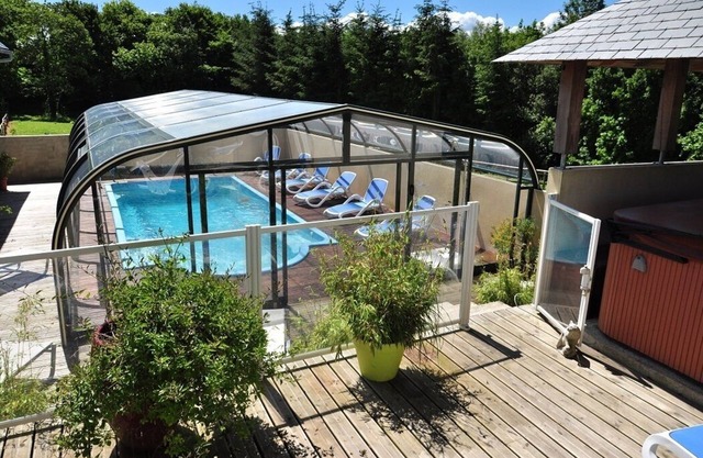 Gîte in Lopéau 4/6 people with swimming pool/spa, near the sea, tourist activities