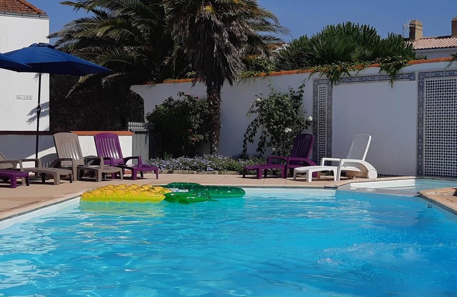 Gîte in the heart of an artists' village - close to the ocean - marsh views