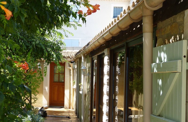 Gîte l Oliveraie for 2 persons or family with 2 small children.