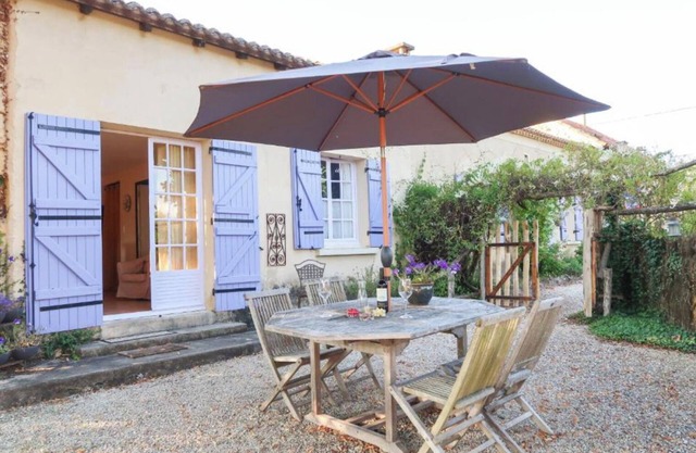 Gîte La Forge – Holiday Home with Shared Pool and Garden View in Bazeilles