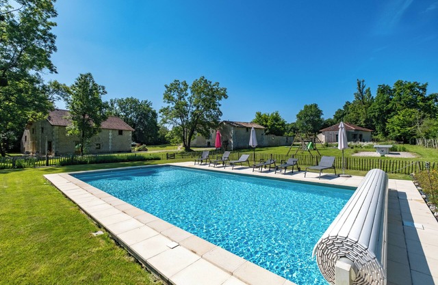'Gîte La Grange' with Shared Pool, Private Terrace and Wi-Fi