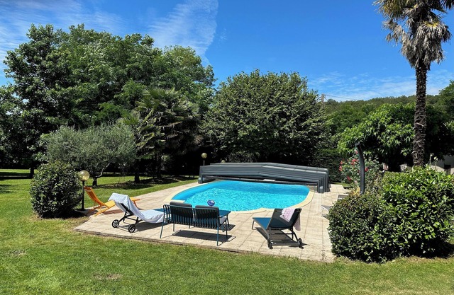 GITE LE RUISSEAU DU BEJEAN with swimming pool and wooded grounds